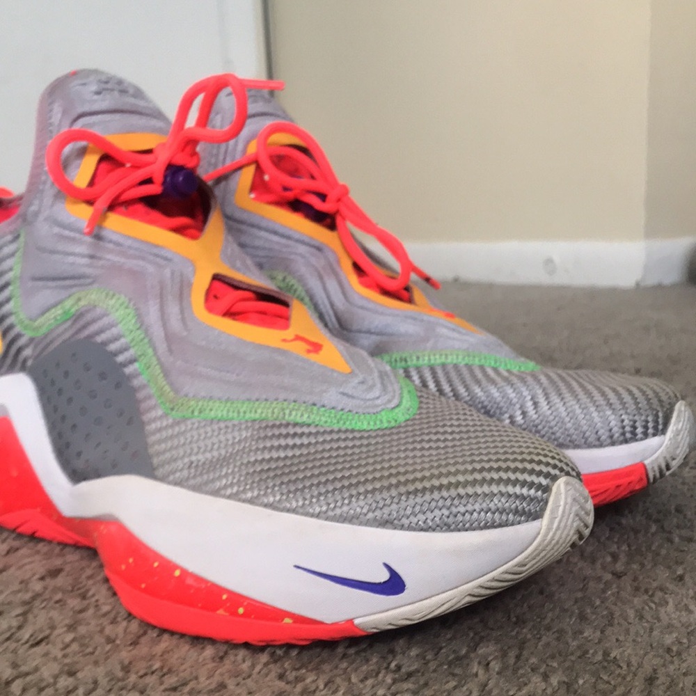 Le Bron James shoes